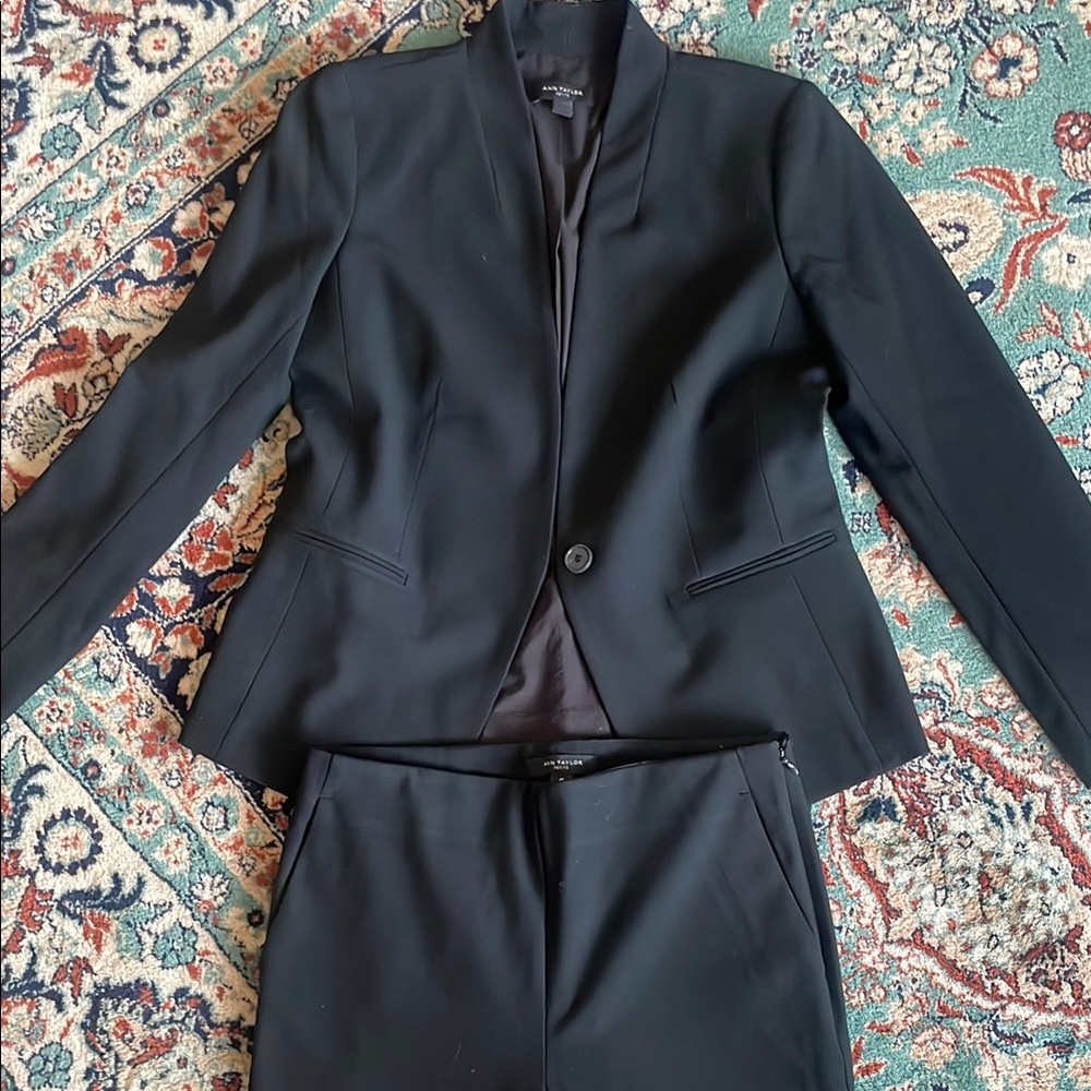 Ann Taylor Petites 4 Suit